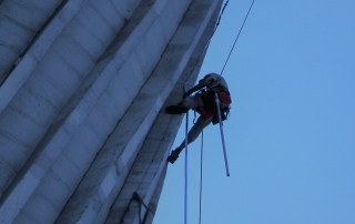 Conocimiento y Experiencia Instalador de sistemas de protección contra rayos.